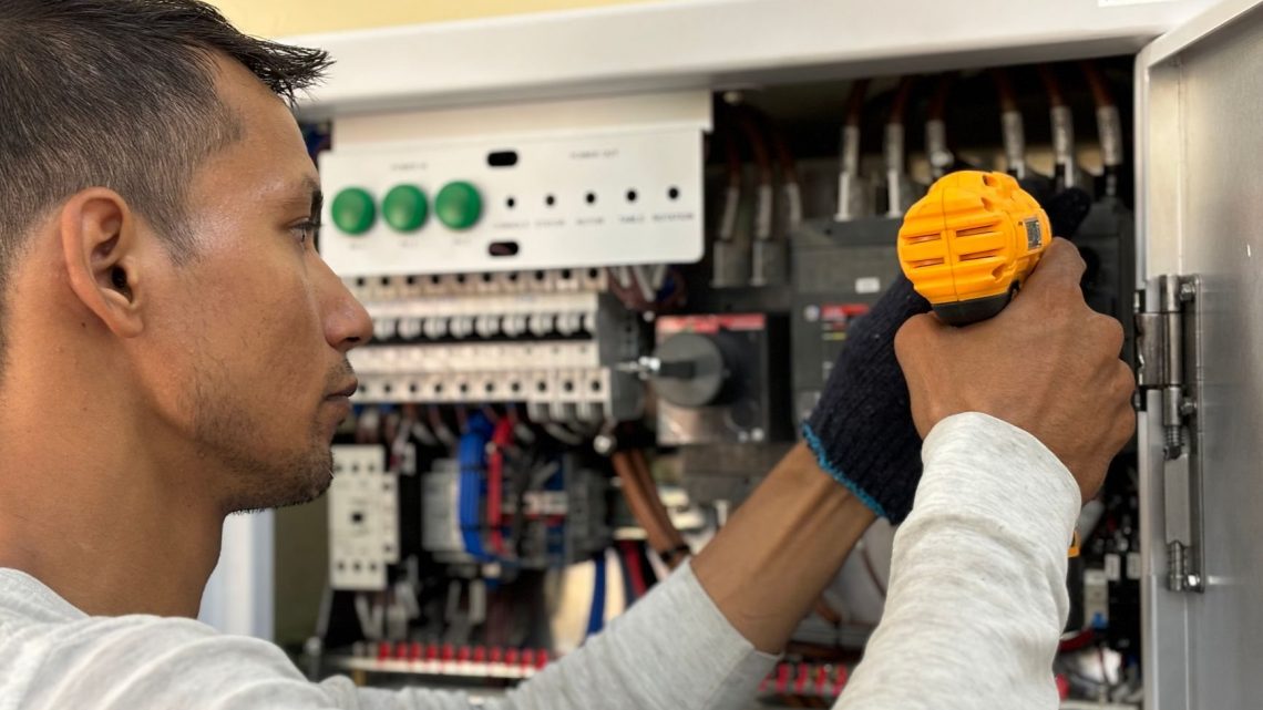 Kurzschluss im Haus: Was bei elektrischen Defekten zu tun ist
